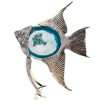 PEIXE ESCALAR EM PRATA CINZELADA COM ÁGATA AZUL