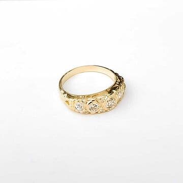 ANEL OURO E 5 DIAMANTES - Preço sob consulta