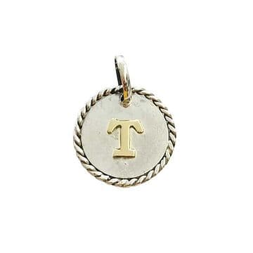 MEDALHA PRATA 2CM COM CORDA À VOLTA E INICIAL OURO