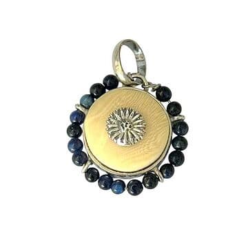 MEDALHA PRATA, MARFIM VEGETAL E LAPIS LAZULI COM FLOR