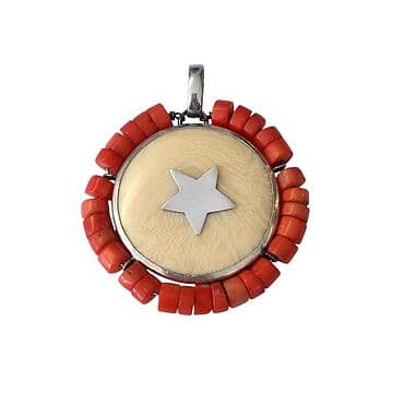 MEDALHA MARFIM VEGETAL 5CM, COM CORAIS À VOLTA E ESTRELA DE PRATA.