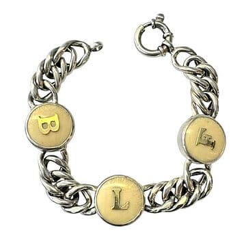 PULSEIRA PRATA COM 3 MEDALHAS MARFIM VEGETAL E INICIAIS OURO
